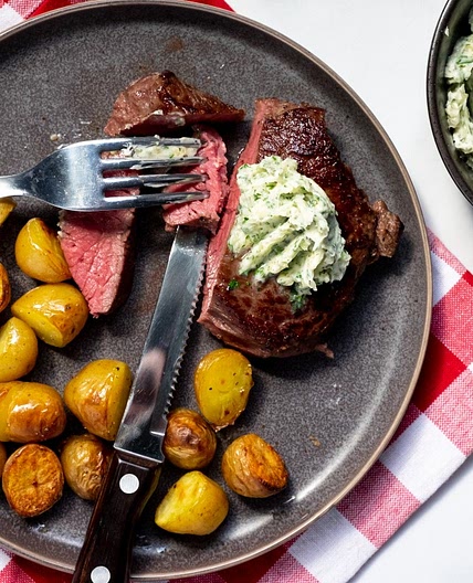 Garlic Butter Steak with Crispy Potatoes