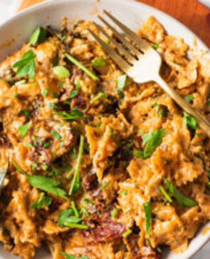 Creamy One Pot Sun-Dried Tomato Pasta with Coconut Milk (vegan)