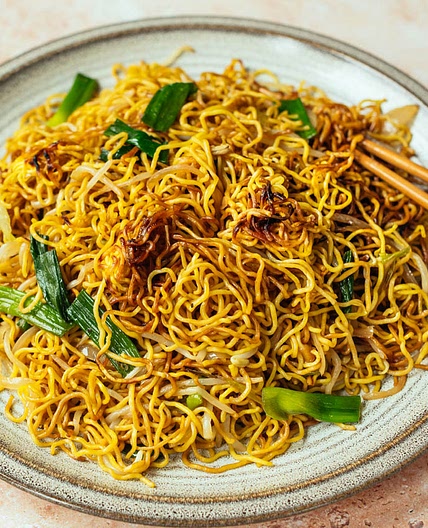 Easy, Crispy Cantonese Chow Mein