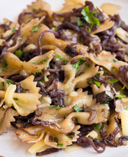 Onion Pasta with Parsley and Red Wine