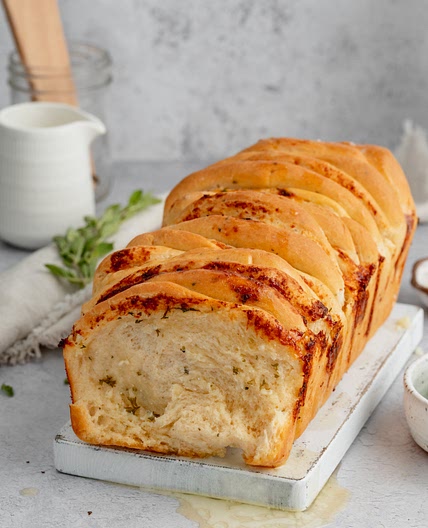 Garlic Herb Pull-Apart Bread