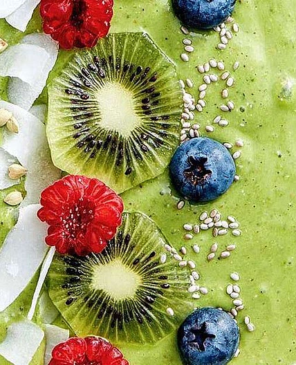 This Is a Dermatologist's Go-to Smoothie Recipe for Glowing Skin