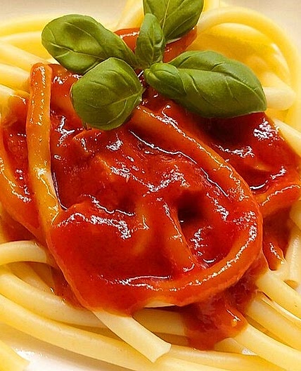 Nudeln mit Tomatensauce