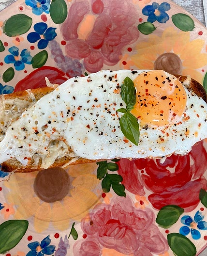 Breakfast Style Garlic Bread