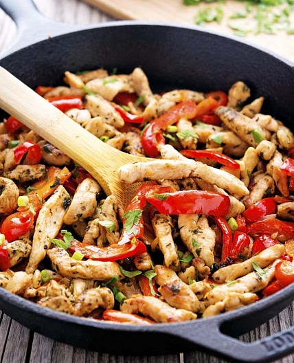 20-MINUTE SKILLET CHICKEN FAJITAS