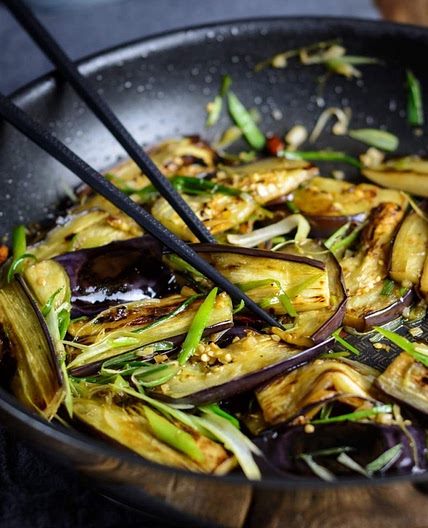 Yu xiang qie zi: Chinesisches Auberginen Gemüse mit Knoblauch und Chili - Ina Isst