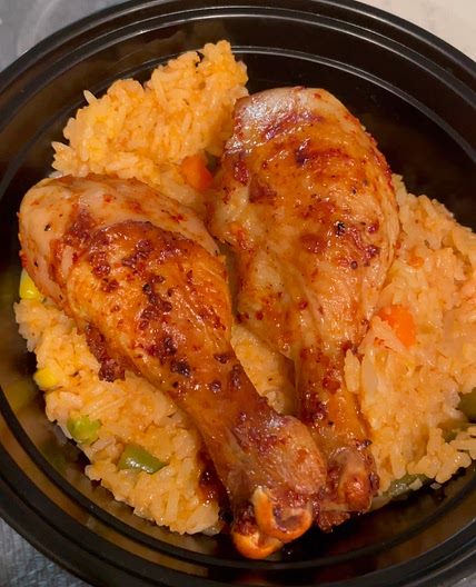 Chicken Drumsticks and Spanish Rice (Arroz Rojo)