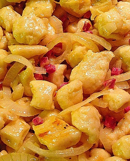 Klütern mit Speck und Zwiebeln