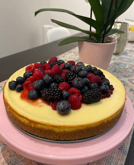 Baked Cheesecake with berries 