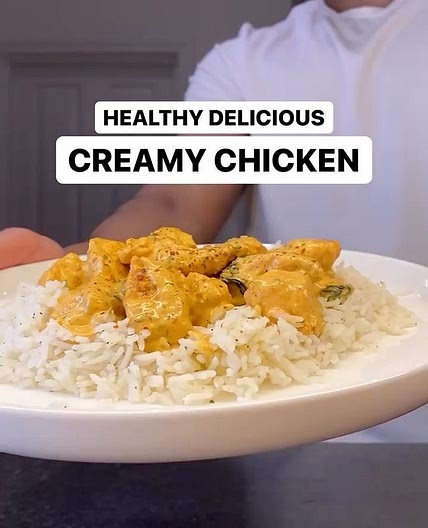 Healthy Delicious Creamy Chicken! MUST TRY! One of my most popular recipes, wanted to share this again with you all as there are a lot of new people joining us! It tastes absolutely unreal!! So creamy and really macro friendly🤌🏽 For the chicken: 2 chicke