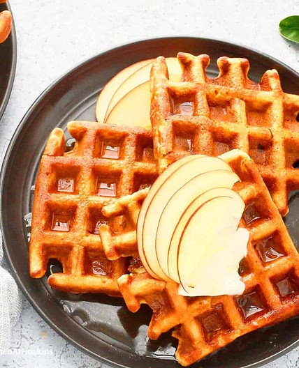 Apple Cinnamon Waffles with Oats