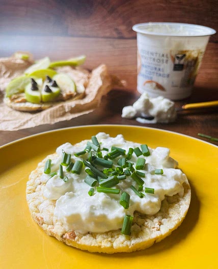 Rice Cake with Cottage Cheese & Chives (Gluten Free Snack)