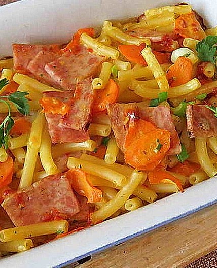 Nudelauflauf mit Fleischkäse