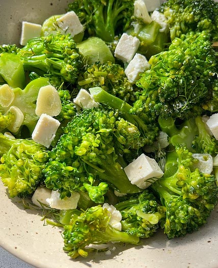 5 minute broccoli and feta aglio e olio. This is one of the few ways you will get me to eat broccoli and I can never have enough. If you are familiar with “aglio e olio” which means garlic and oil in Italian, this is the exact method I use for my broccoli 