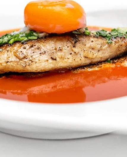 Sopa de Tomate com Ovo Escalfado, Bruschetta e Filete de Cavala