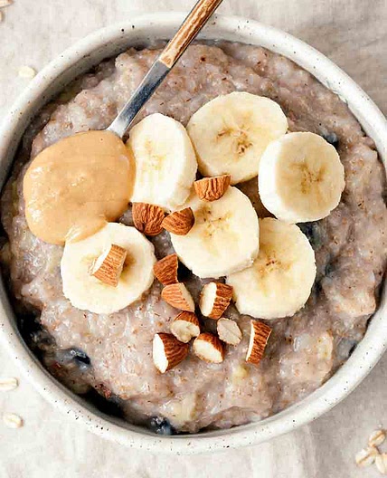 Porridge with peanut butter and banana