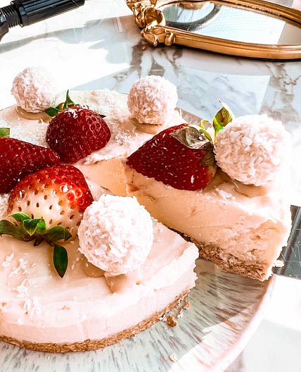 VEGAN RAFFAELLO CHEESECAKE 