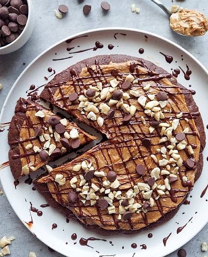 Paleo/Vegan Snickers Pizzookie