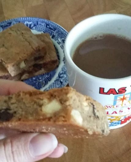 Gooey chocolate Blondies