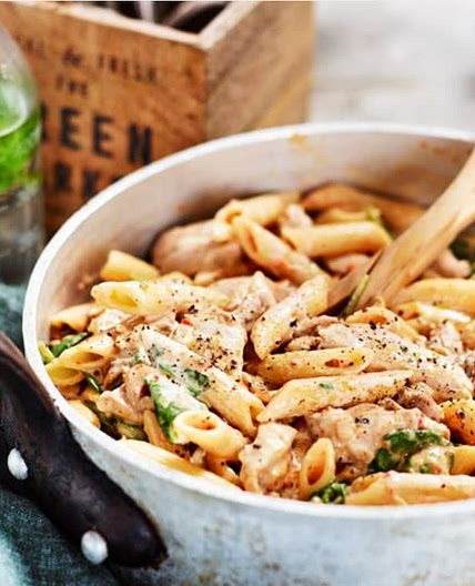 Kycklingpasta med spenat och parmesan