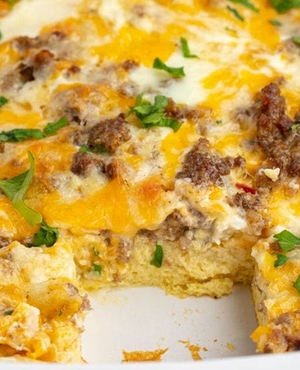 Paula Deen Breakfast Casserole (Easy Recipe)