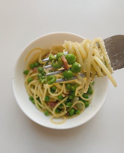 Simple Pasta with Peas and Bacon