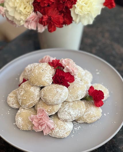 Kourabiedes: Greek Cookies