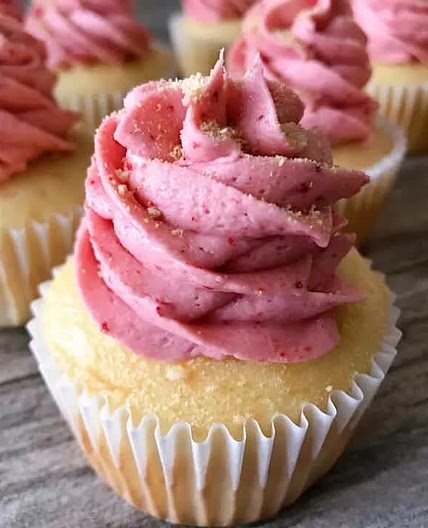 Strawberry Cheesecake Cupcakes 