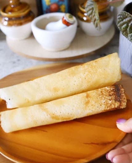 CRISPY DOSA WITH COCONUT CHUTNEY