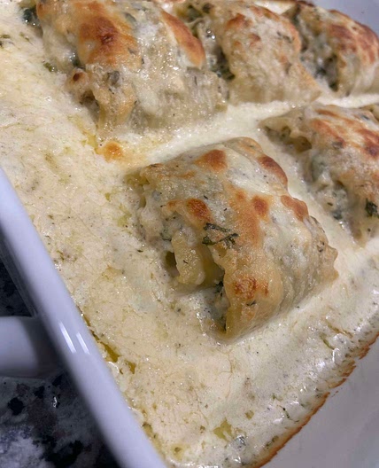 Chicken Alfredo lasagna roll ups