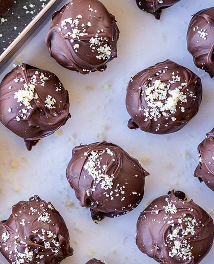 No-Bake Cheesecake Bites (3 Ingredients)
