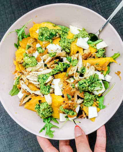 Grilled chicken salad with mango and pesto
