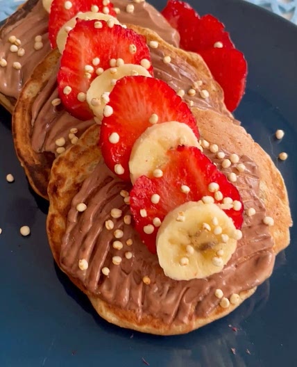 Pancakes μπανάνας με φραουλένια γέμιση
