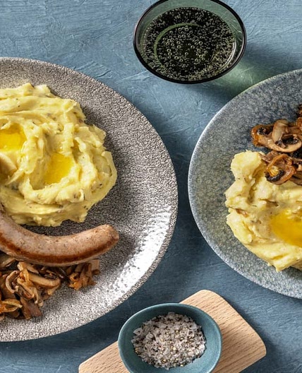 Saucisse de Toulouse & purée au comté avec des oignons & des champignons poêlés