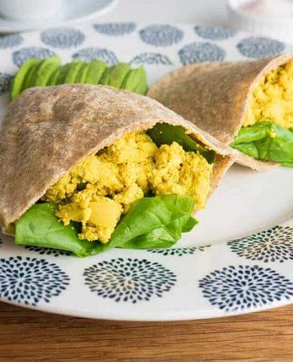 TOFUSCRAMBLE AND SPINACH FILLED PITTAS WITH AVOCADO 🥑 