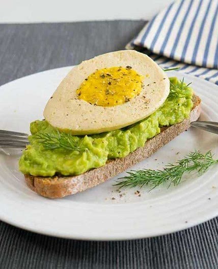 VEGAN BOILED EGG ON AVOCADO TOAST - PACKED WITH PROTEIN