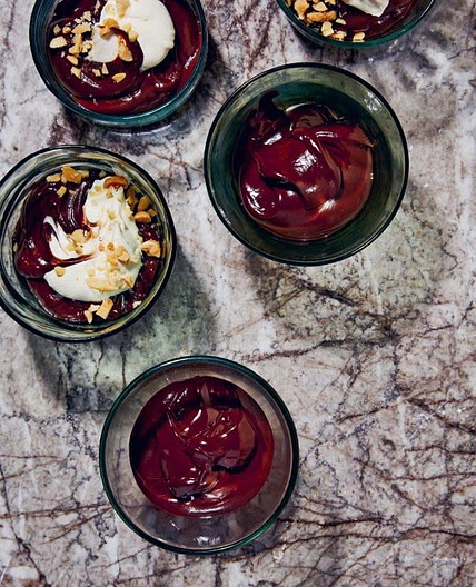 Dark chocolate pots