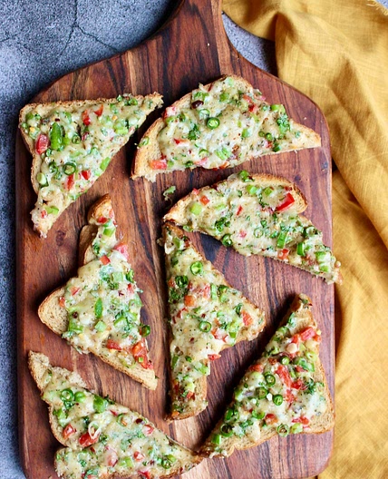 Chili Cheese Toast - Zheelicious