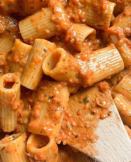 CREAMY VEGAN RED PEPPER PASTA by