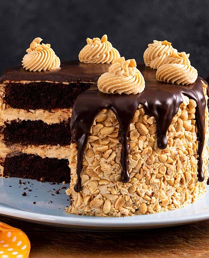 Peanut Butter Chocolate Drip Cake