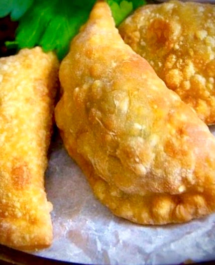 Hummus with Awarma Pies﻿ (فطاير بحمص)
