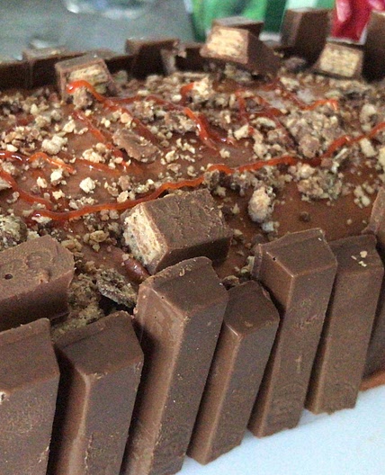 KitKat Cake!