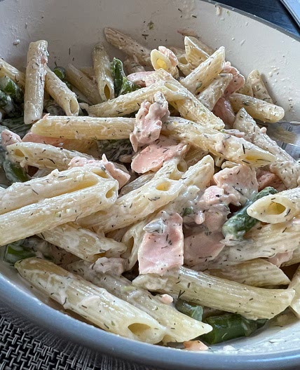 Creamy asparagus salmon pasta
