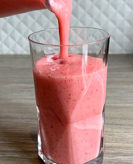 Healthier Strawberry Milkshake