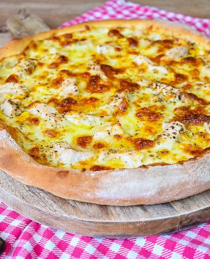 Chicken And Corn White Pizza