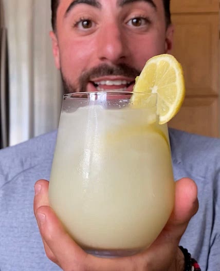 2-Ingredient Healthy Lemonade