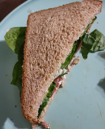 Tomato sandwich