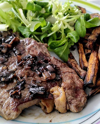 Frites de patates douce et pavé de boeuf