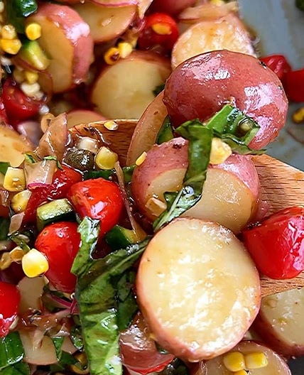 SUMMER POTATO SALAD with BALSAMIC, TOMATOES &amp; CORN. No Mayo—lots of summer—it’s so bomb! Optional to use fresh corn, frozen or canned—I like to use fresh and char it! • • 1 pound baby red potatoes, sliced into 1/4 inch rounds 3 Tbsp olive oil 2 Tbsp ba