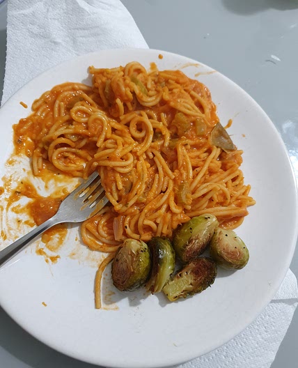 Lentils spaghetti with sprouts